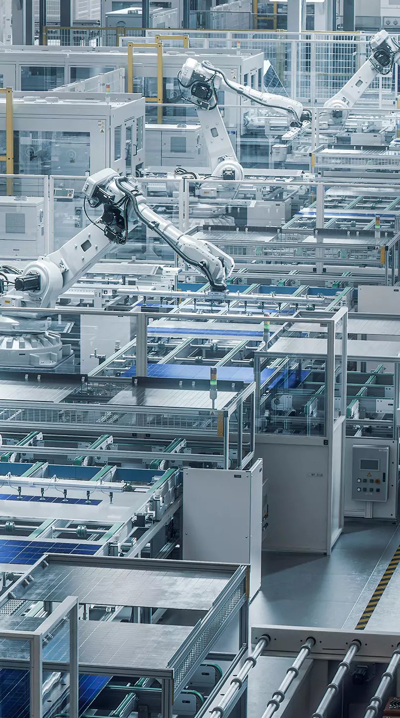 Industrieanlagen mit Roboterarmen